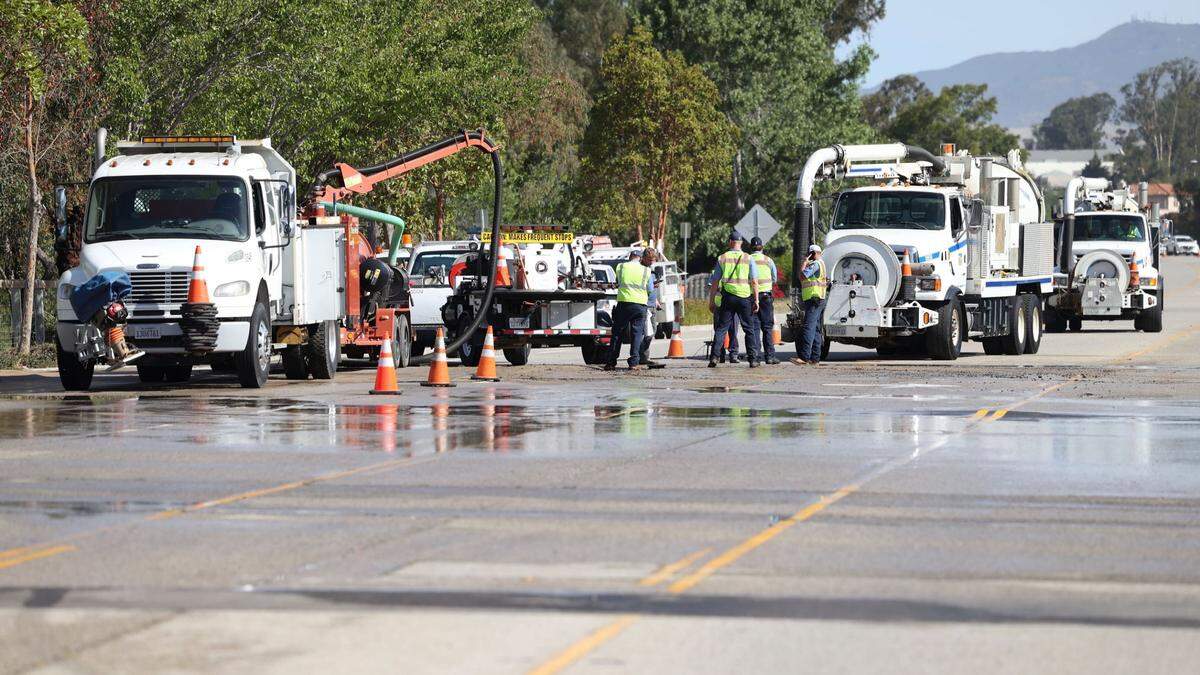 Utilities crews work to repair the water pipe break that flooded Broad Street in San Luis Obispo on Thursday morning.