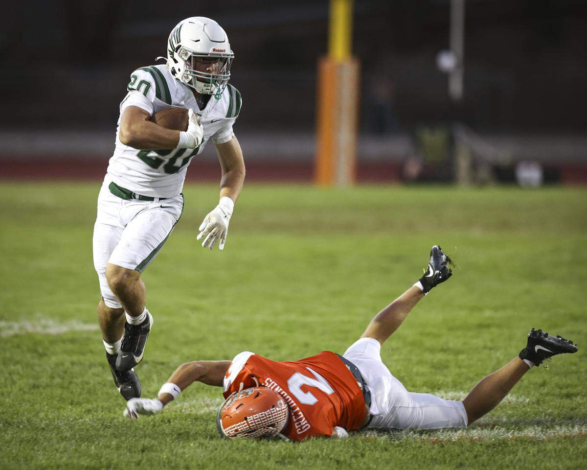 Tyler Cunningham eludes tackle attempt by Tyson Tenhaeff. The Templeton High School football team beat Atascadero 31-20 on Sept. 26, 2025.