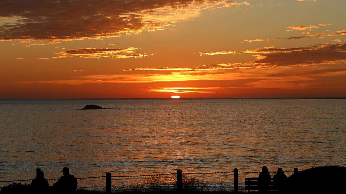 A pretty fall sunset off South Palisades Park in Shell Beach, Thursday, Nov. 17, 2022.