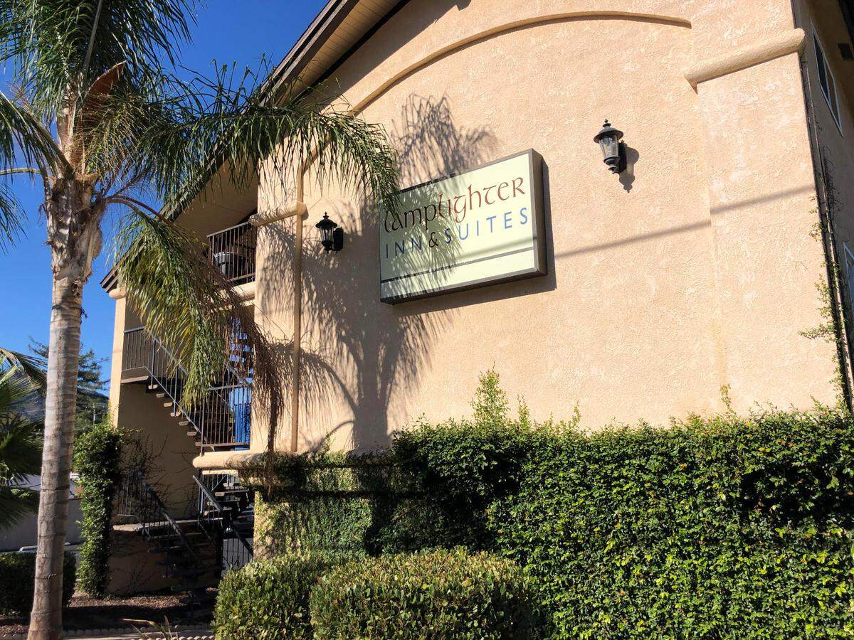 The Lamplighter Inn & Suites in San Luis Obispo is housing several Cal Poly students who tested positive for the coronavirus.