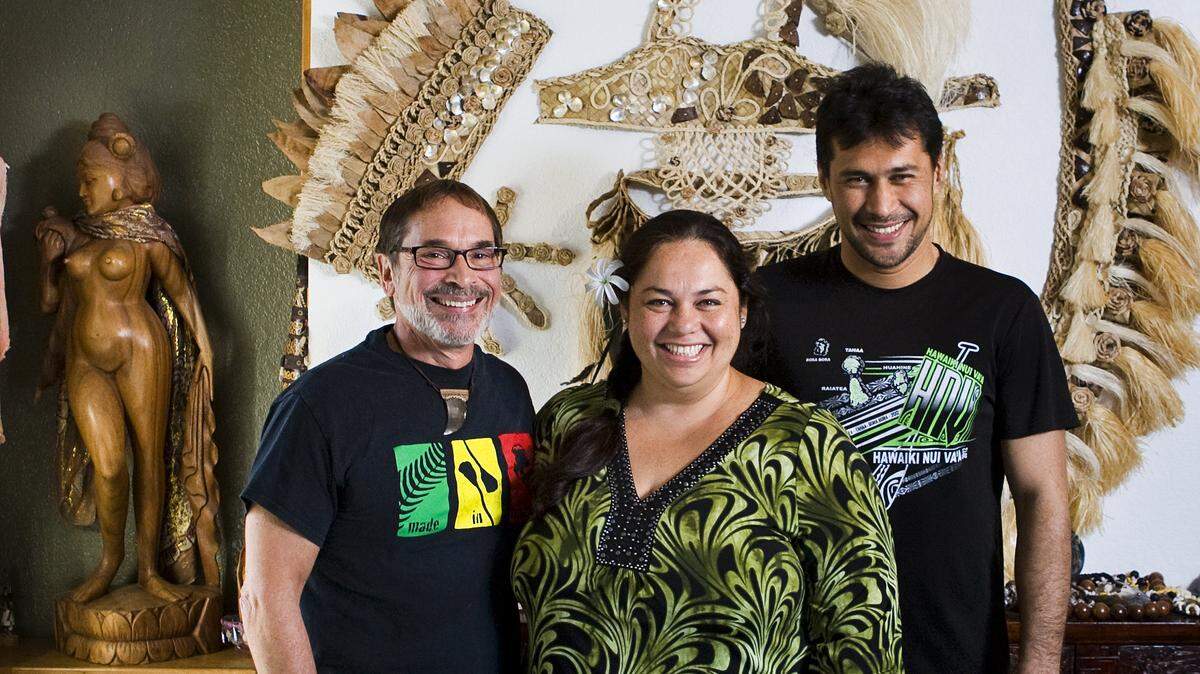 Huahine residents Matania Francois, center, and Axel Roo, right, meet with Shell Beach resident Marc Lebed.