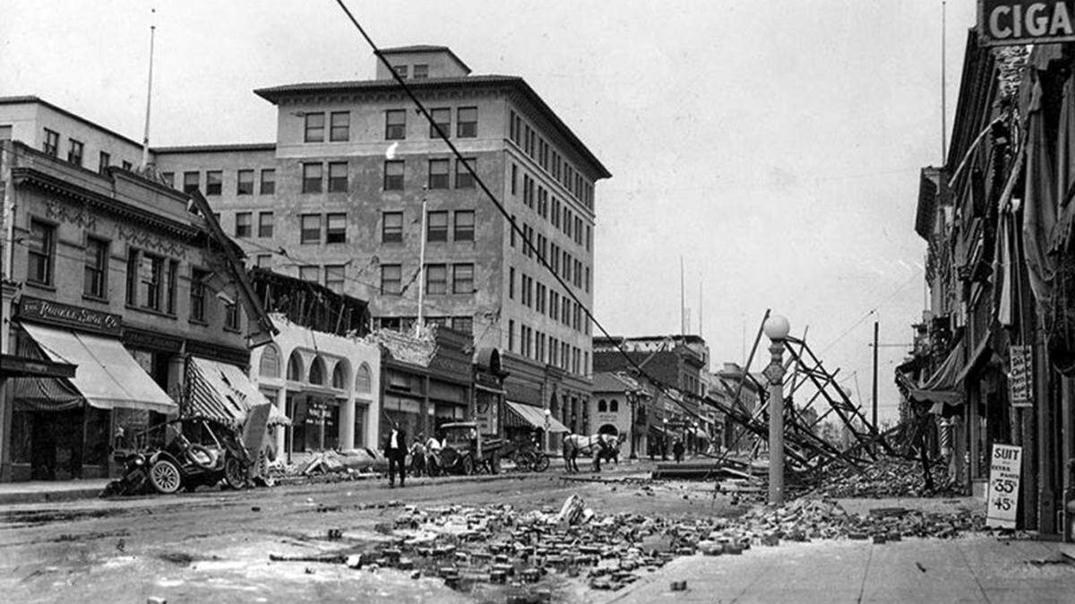 Santa Barbara’s State Street after the June 29, 1925 temblor.