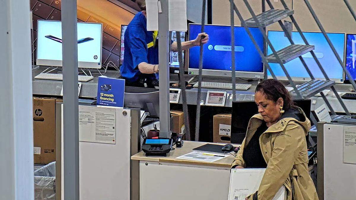 The San Luis Obispo Police Department asked the public’s help identifying two people who allegedly stole a purse at Olive Garden and used its credit cards at Best Buy, pictured here Jan. 25, 2025.