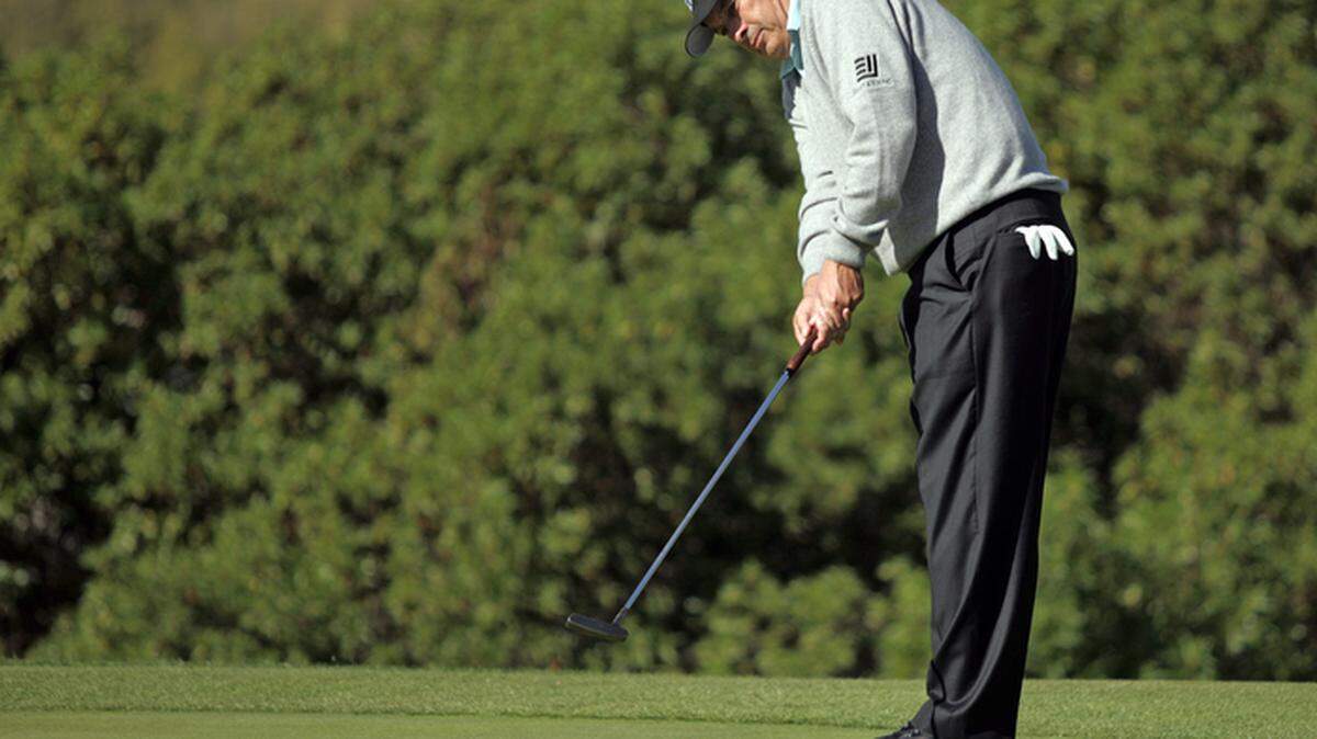 San Luis Obispo native Loren Roberts putts during the Straight Down Fall Classic on Saturday.