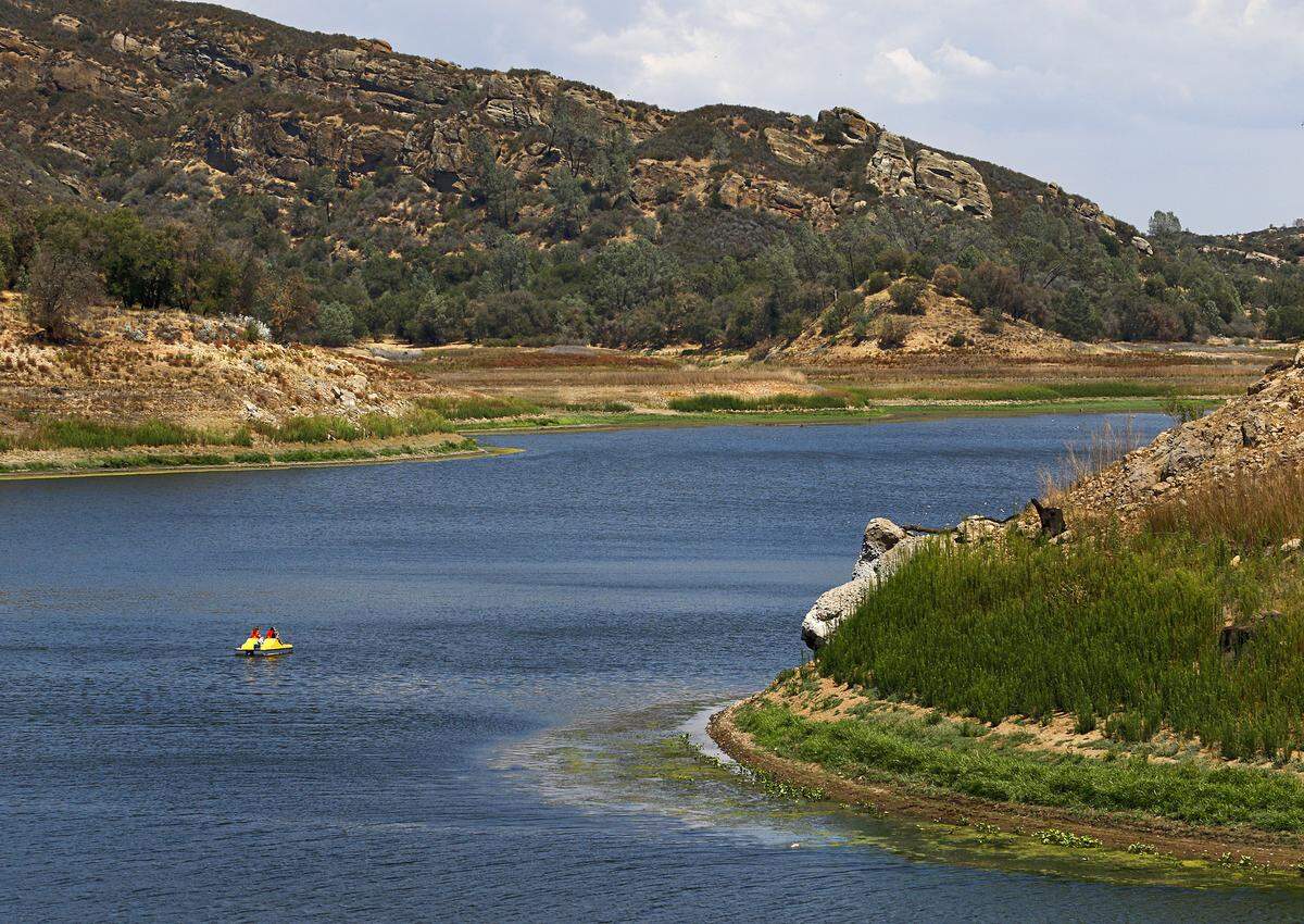 A paddle boat makes it’s way along the wates of Santa Margarita Lake in 2015.