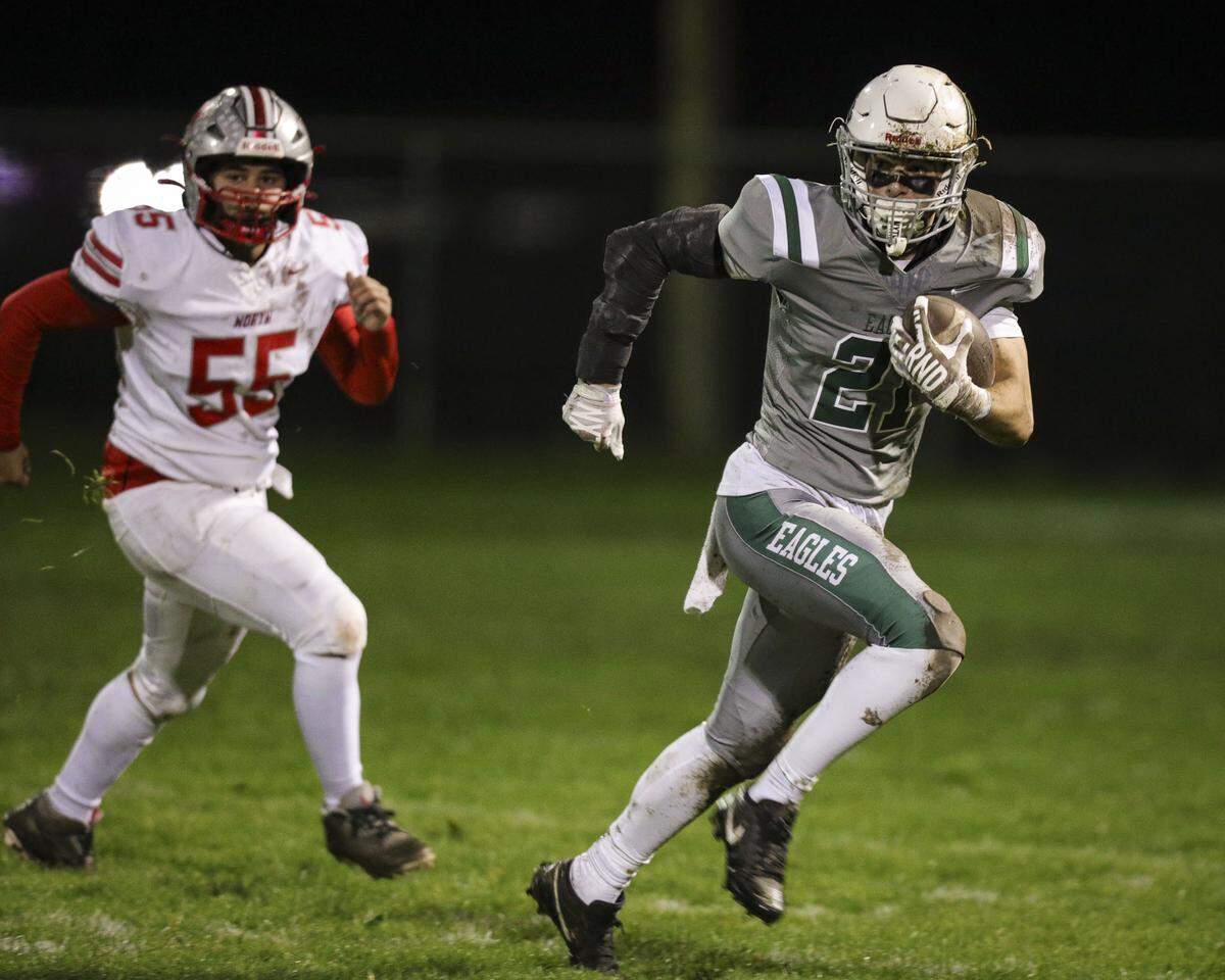 Colby Sims runs in the first quarter pursued by Alex De La Garza. Templeton beat North Bakersfield in a football playoff 41-0 on Nov. 21, 2025.