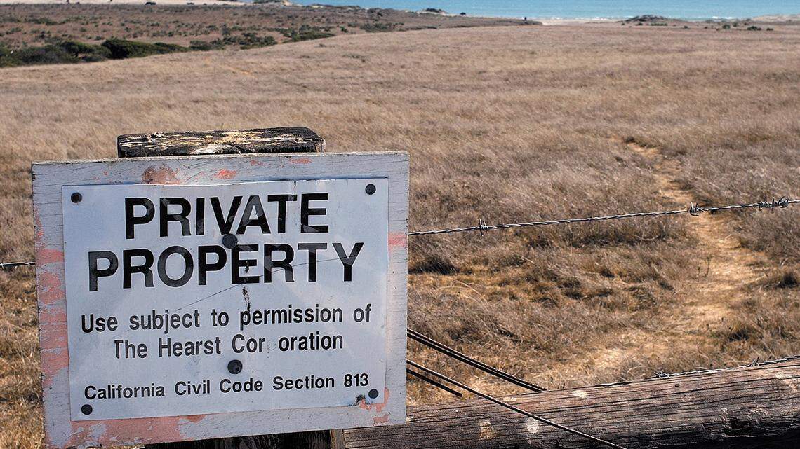 This sign north of San Simeon Point along Highway 1 also has a well worn trail from the highway west onto Hearst Ranch property. Public access has been  informally tolerated but under the new agreement docents will lead walks in  the area. David Middlecamp 8/18/04