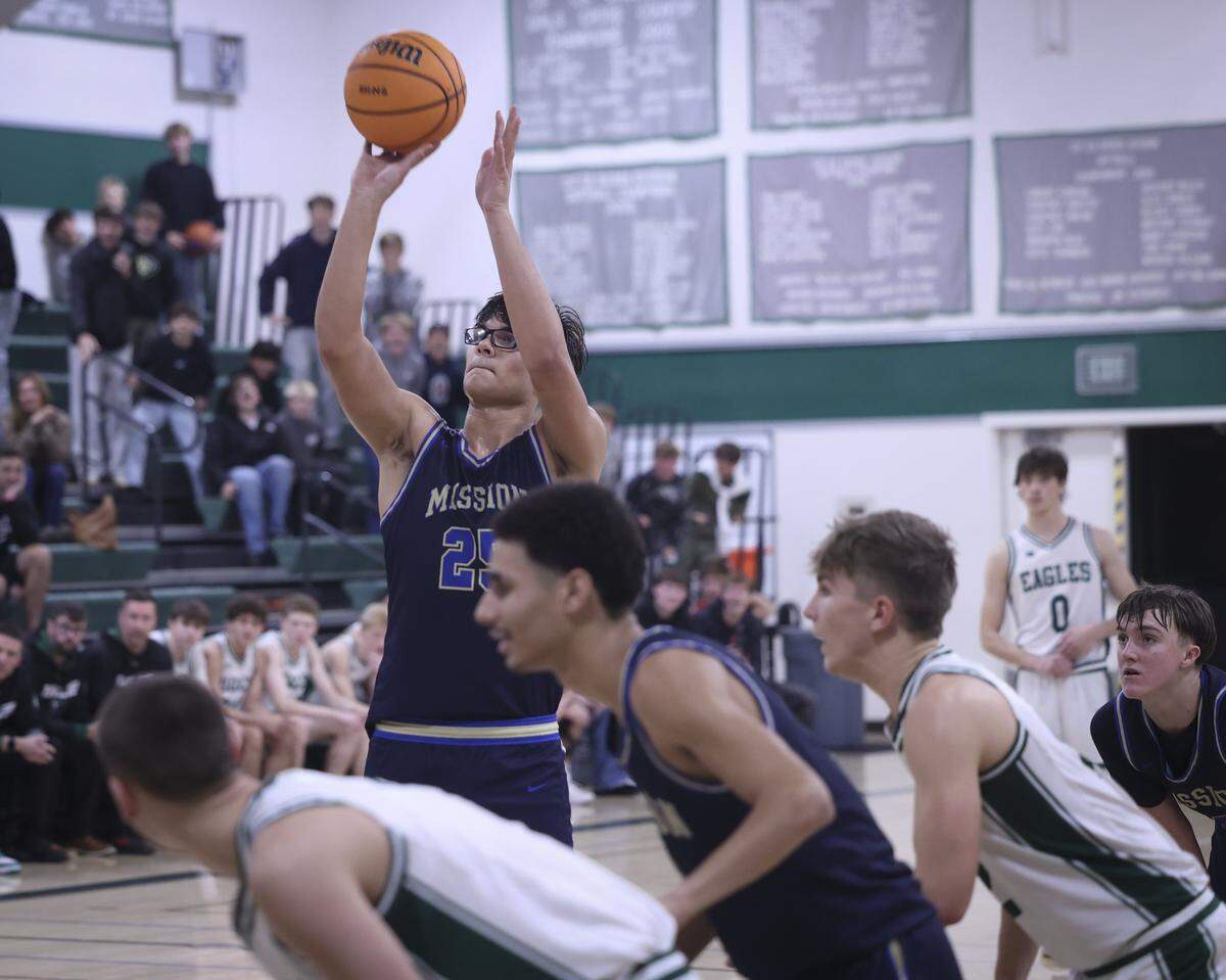 Kason Nico had key freethrows to keep the Royals close. Templeton beat Mission Prep in overtime, 76-70 on Jan. 7, 2026.