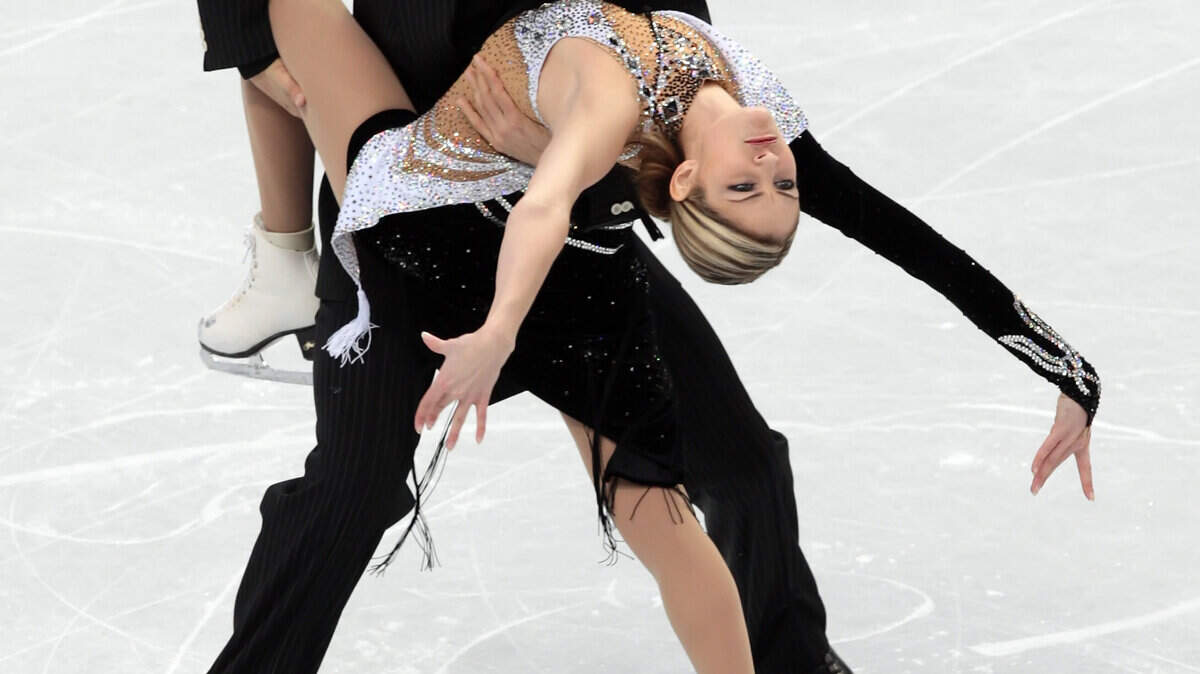Tanith Belbin and Benjamin Agosto of the United States skate in the compulsory dance. (George Bridges / MCT)