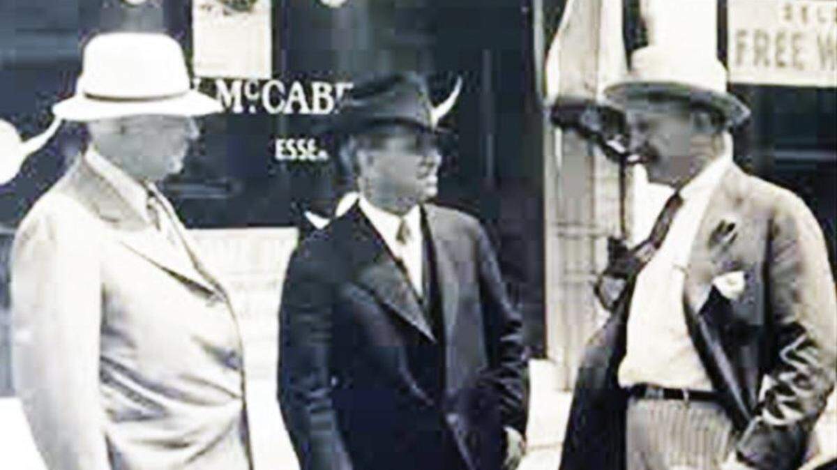 Louis F. Sinsheimer and unknown constituents in a campaign for reelection as mayor.