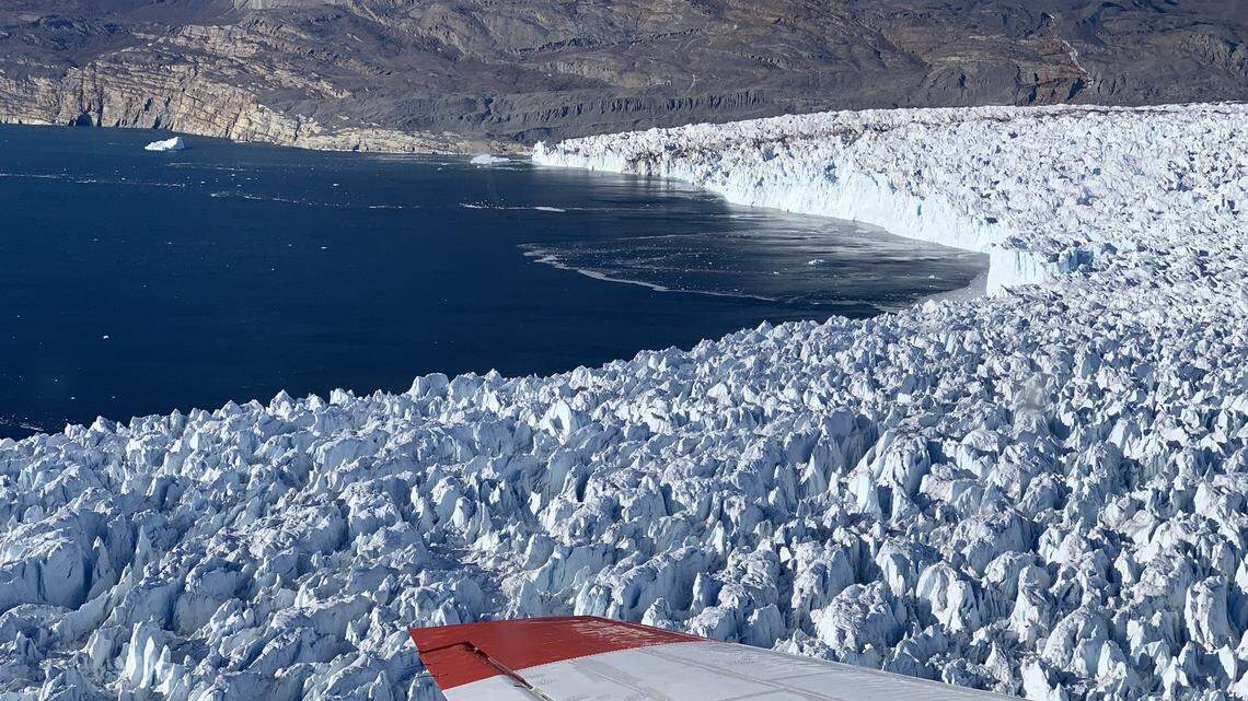 Greenland lost a record 532 billion tons of ice last year. Why did this glacier grow?