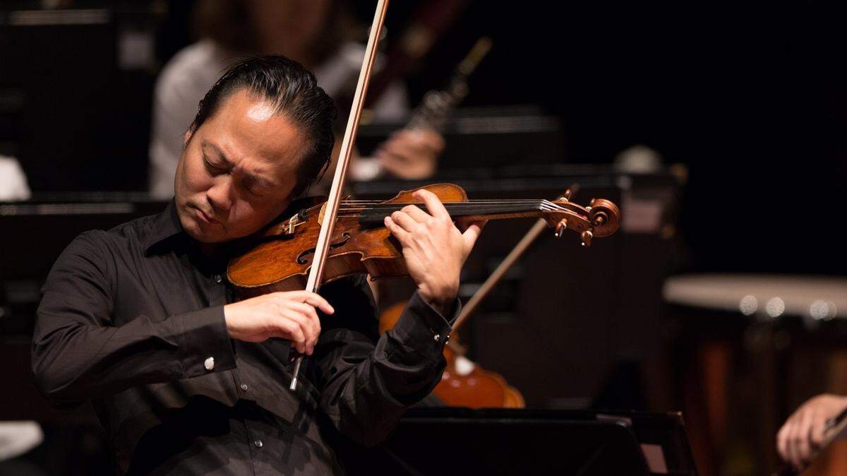 Festival Mozaic Music Director Scott Yoo in concert.