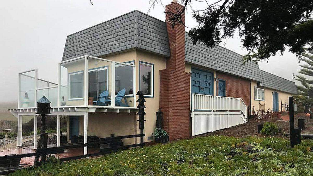 The California Coastal Commission voted 6-4 to deny a vacation-rental waiver application for 2701 Windsor Blvd. in Cambria.