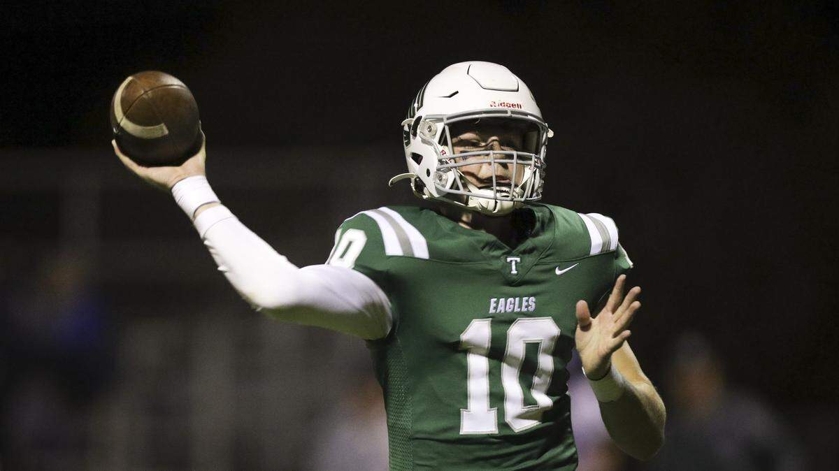 Colter Tannehill tosses a touchdown pass. Templeton beat Morro Bay 56-14 in football game seen here on Oct. 9, 2025.