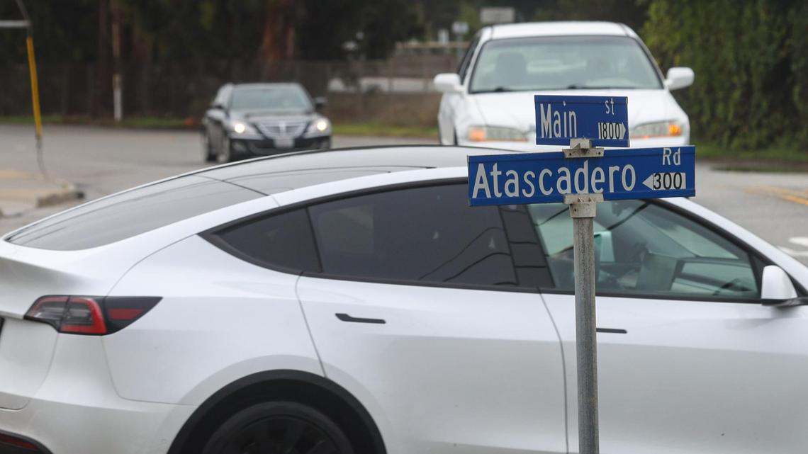Cars stop at the intersection of Highway 41 and Main Street in Morro Bay on Dec. 16, 2021. A roundabout is proposed for the location where even at relatively slow times, there are often several vehicles lined up to negotiate turns.