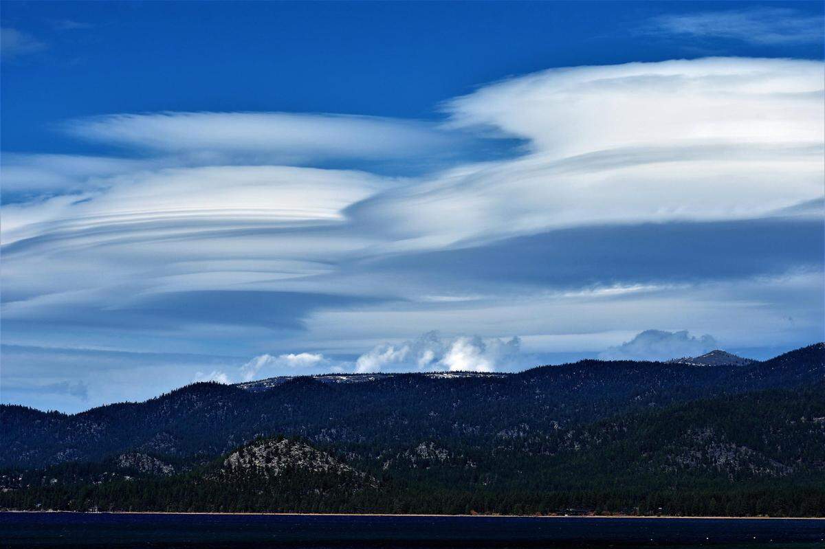 PG&E meteorologist John Lindsey took this photos of a lenticular cloud over the Sierra Nevada mountain range on April 7, 2021.