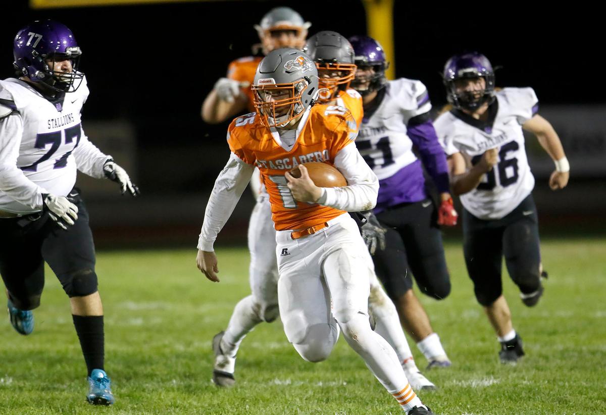 Kane Cooks (15) carries the ball for the Greyhounds. Atascadero beat Madera South 39-8 in the second round of the CIF Central Section Division 5 football playoffs on Nov. 10, 2022.