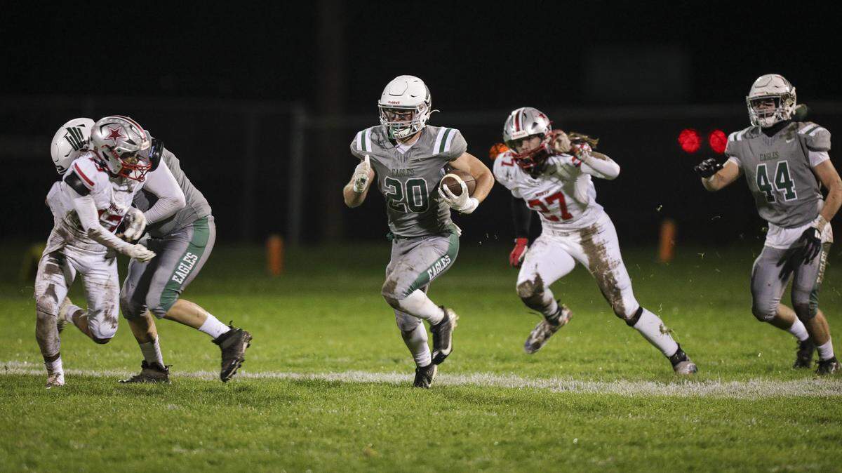 Tyler Cunningham has an opening to run for yardage. Templeton beat North Bakersfield in a football playoff 41-0 on Nov. 21, 2025.