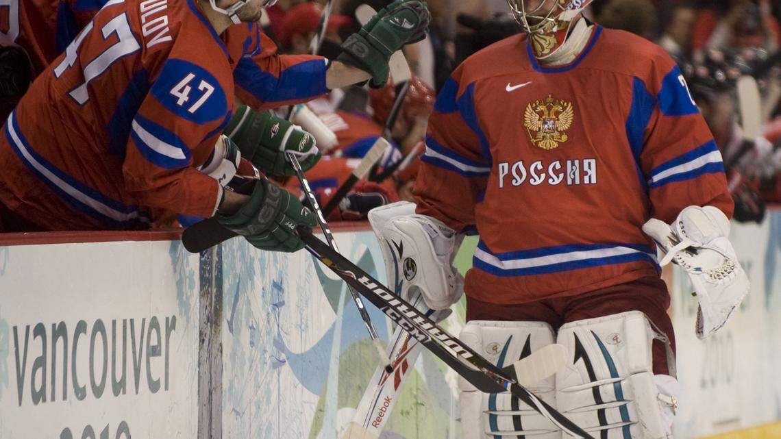 Canada's hockey team gets physical against Russia