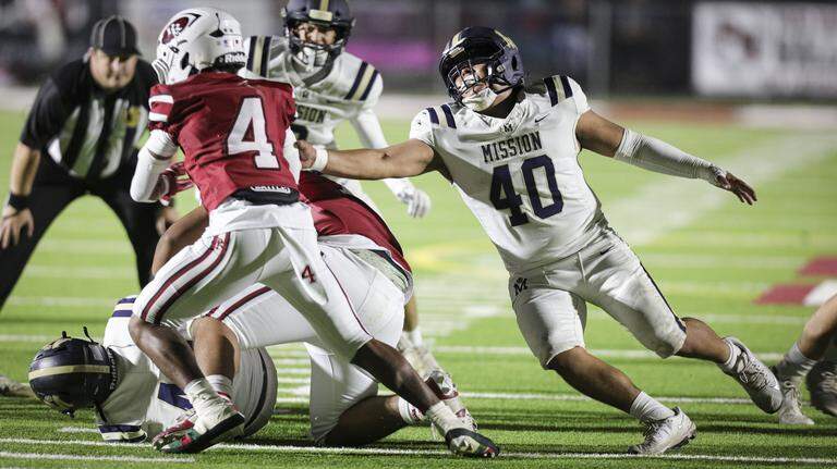 Paso Robles beats Mission Prep 27-13. See the photos
