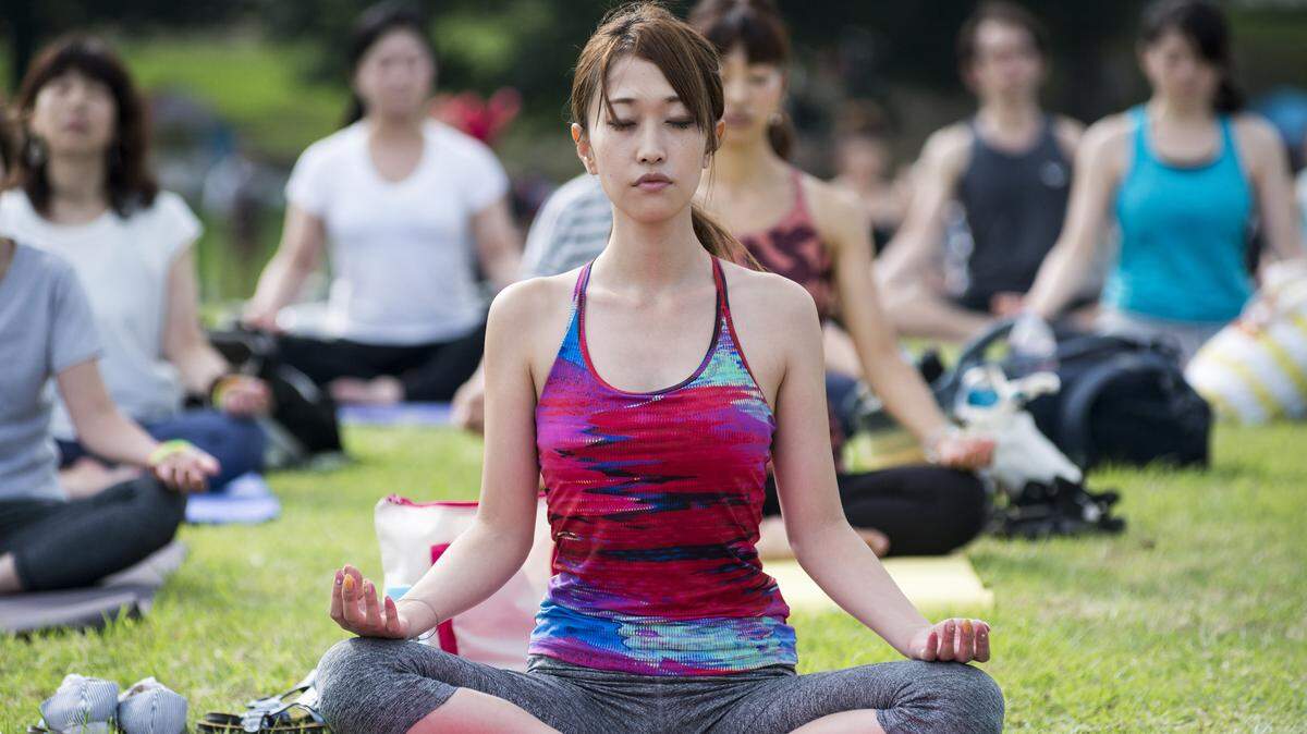 Mindfulness is a form of meditation that can decrease stress, curb impulsive reactions and help people feel less distracted, according to San Luis Obispo therapist Linda Lewis Griffith.