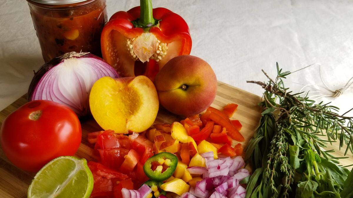 Learn how to make peach salsa at a UCCE Master Food Preservers workshop on Saturday, July 28, 2018.