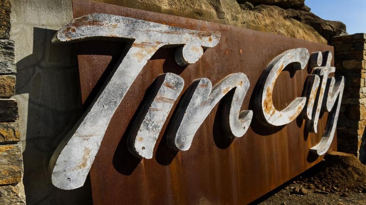 The Tin City sign in Paso Robles.