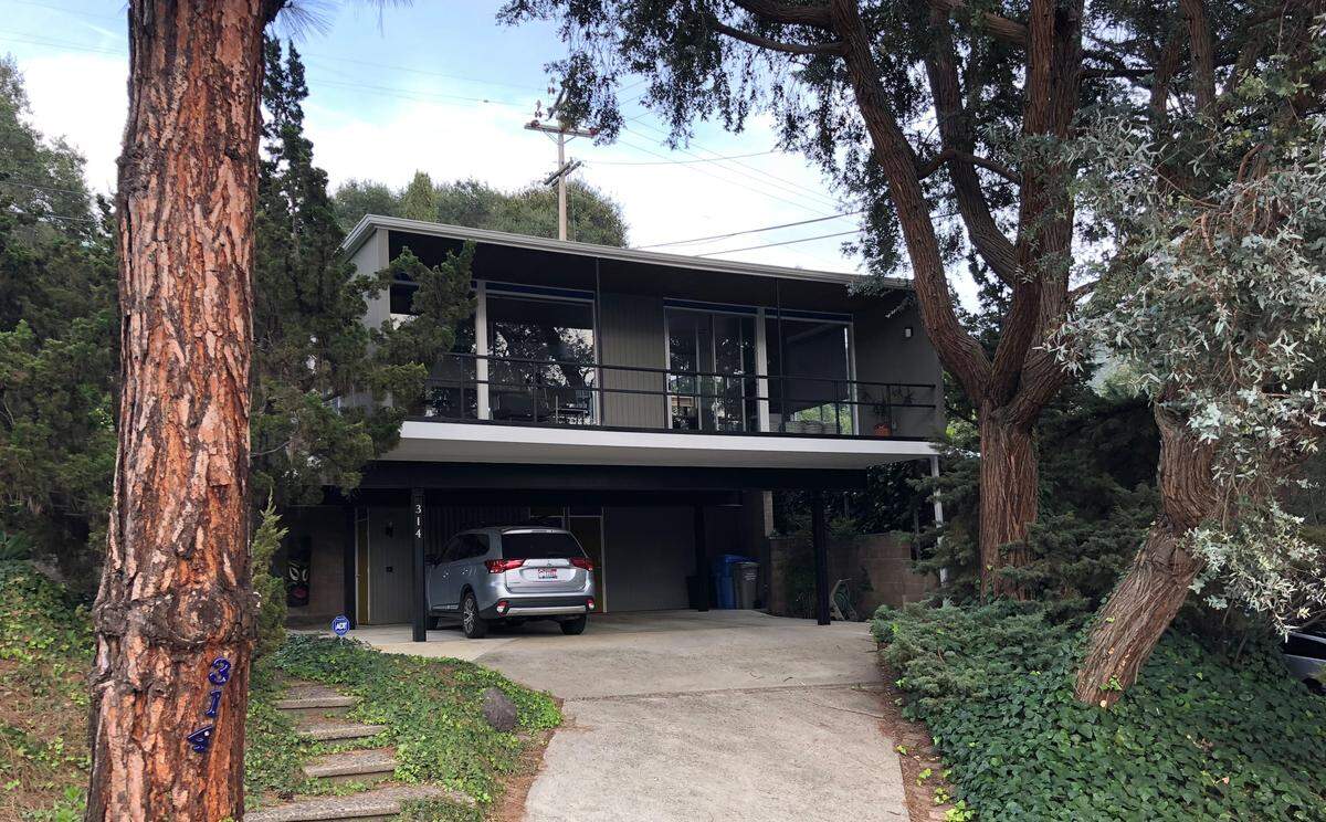 Built in 1963, this San Luis Obispo home has preserved its original character thanks to homeowners who value its classic mid-century modern design.
