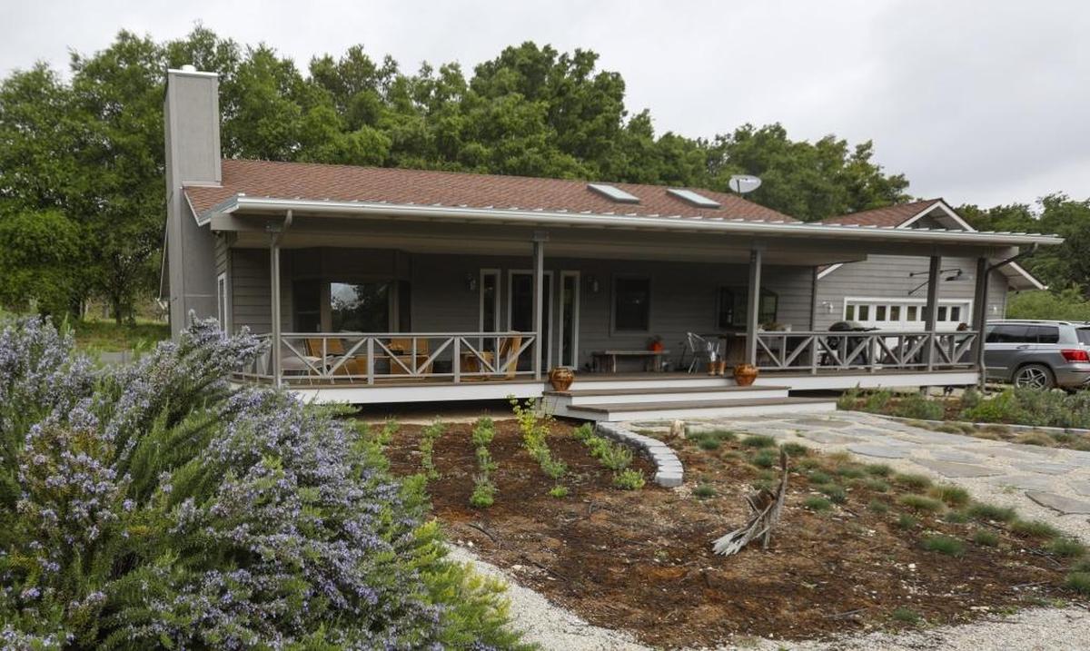 Landscape architect Michael Bonner  and interior designer Lizz Kluger collaborated to update their Paso Robles ranch-style home.