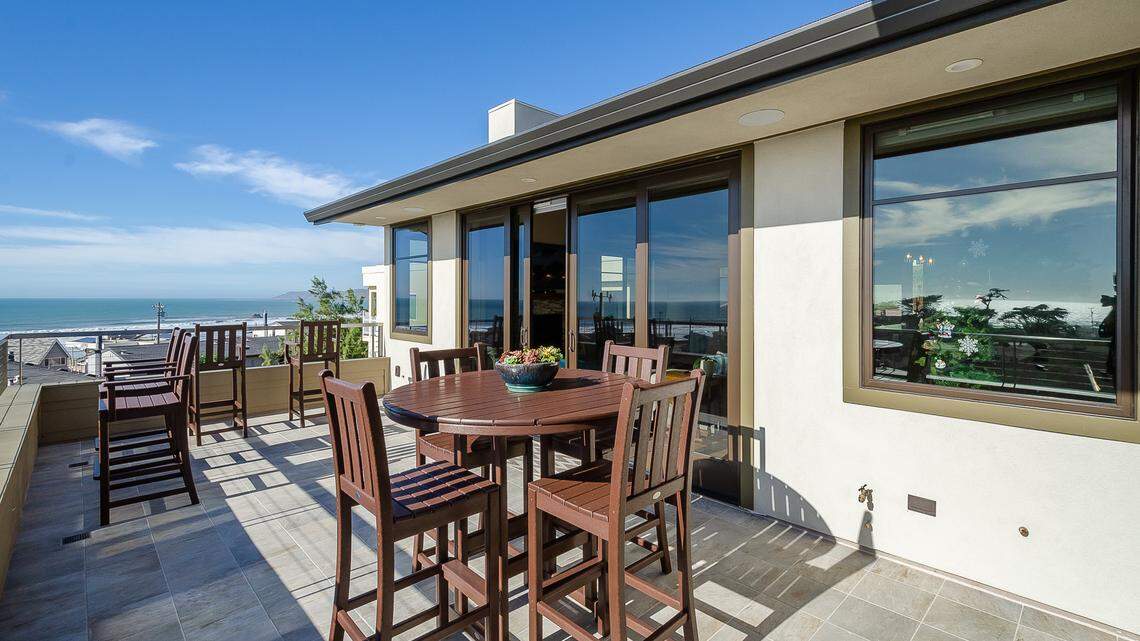 This Cayucos home offers ‘a nod to the ocean’ — with beach color scheme, stunning views