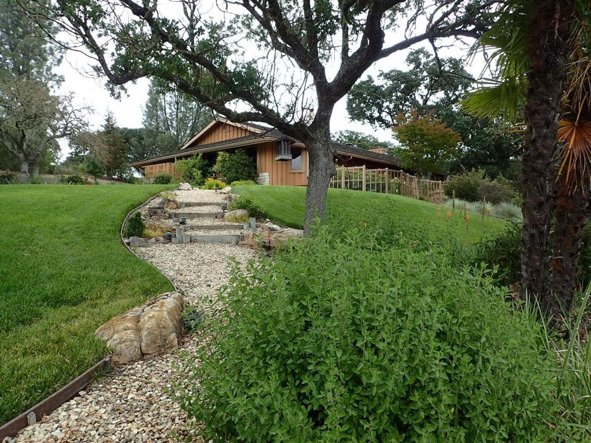 A pea gravel walkway leads to the Paso Robles home that once belonged to Teri DeGross.