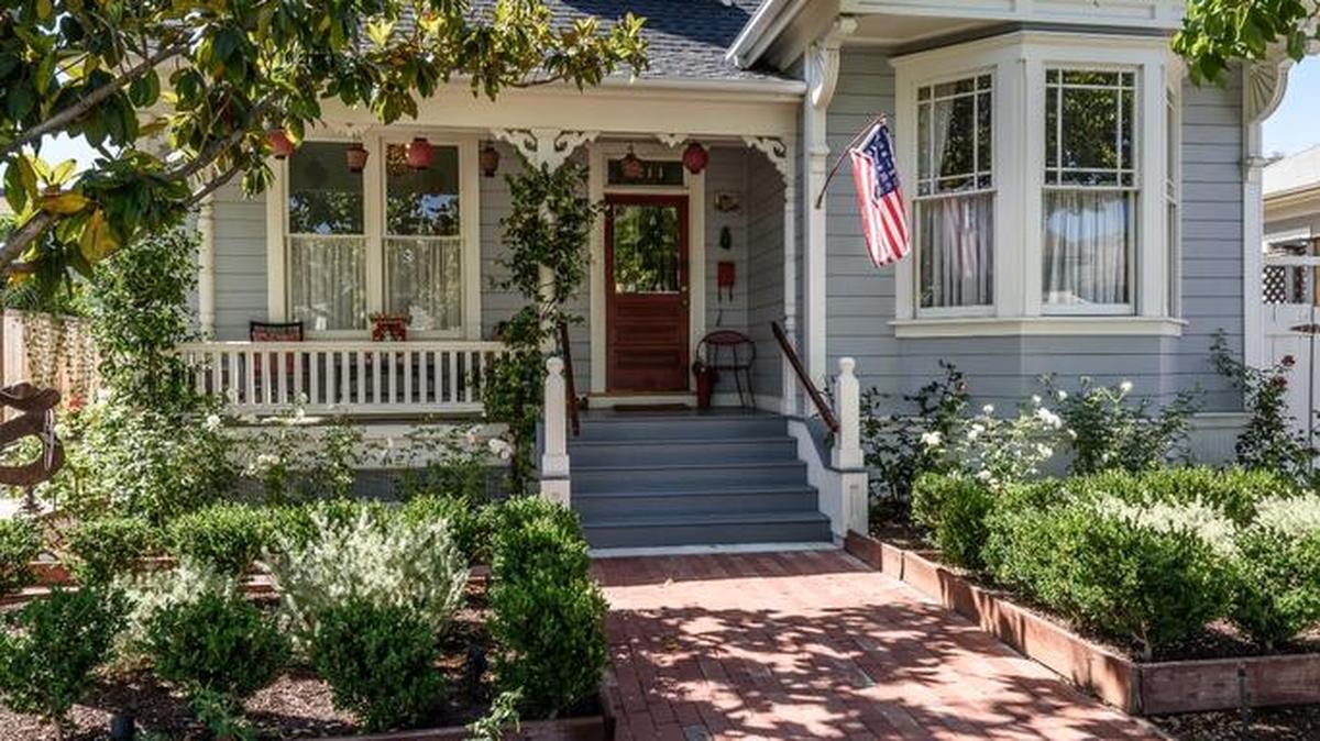 San Luis Obispo mayor Heidi Harmon and partner, winemaker Lawrence Brooks, bought their 1899 Queen Anne cottage in 2010.