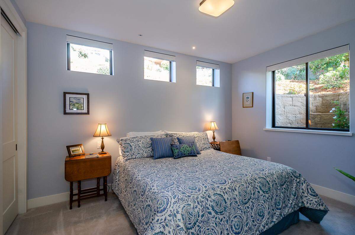 Shades of blue and green in John and Dawn Turner’s Cayucos home serve as a nod to its beach town setting.
