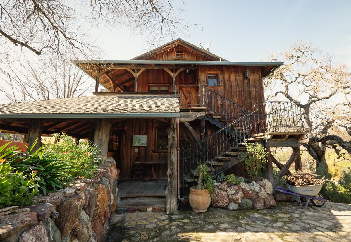 Inn Paradiso is a boutique hotel in the heart of Paso Robles wine country.