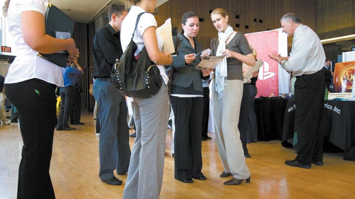 Students line up to talk with representatives from Southern Wine & Spirits of Northern California during Cal Poly’s Spring Job Fair.