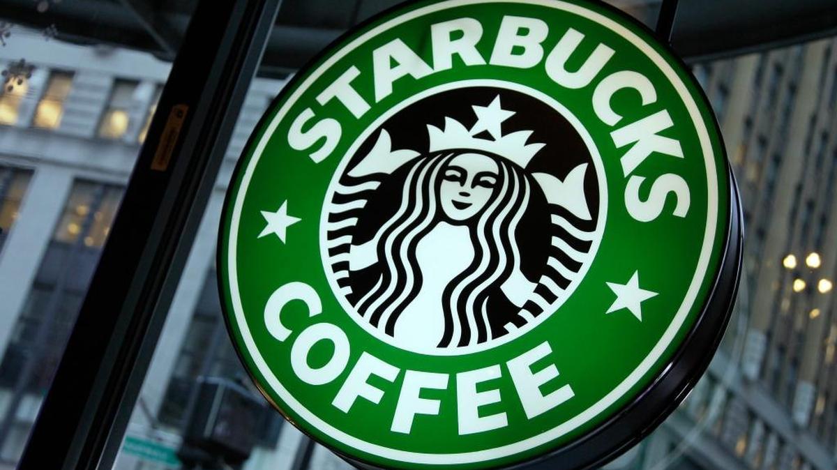 Starbucks is aiming to attract more night-time customers by adding more food and alcohol options at its stores.