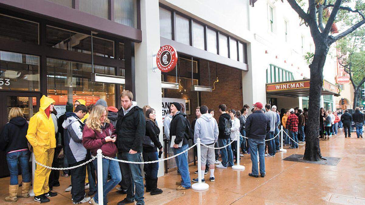 Chipotle Mexican Grill opened in downtown San Luis Obispo in March 2010. The location at 839 Higuera St. will close in July 2018. Now, Naked Fish sushi restaurant next door at 857 Higuera St. has closed, as of Saturday,