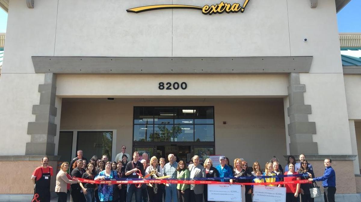 A Smart & Final Extra store opened its doors Wednesday in Atascadero in a former Haggen supermarket site.