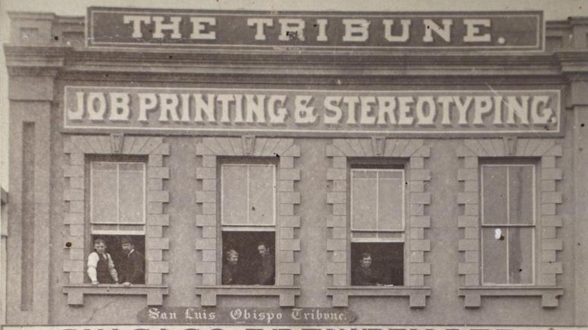 Empty kegs stand in front of the Chicago Brewery Depot, with a saloon and billiard room on the ground floor. The Tribune’s office was upstairs in 1881 or 1882.