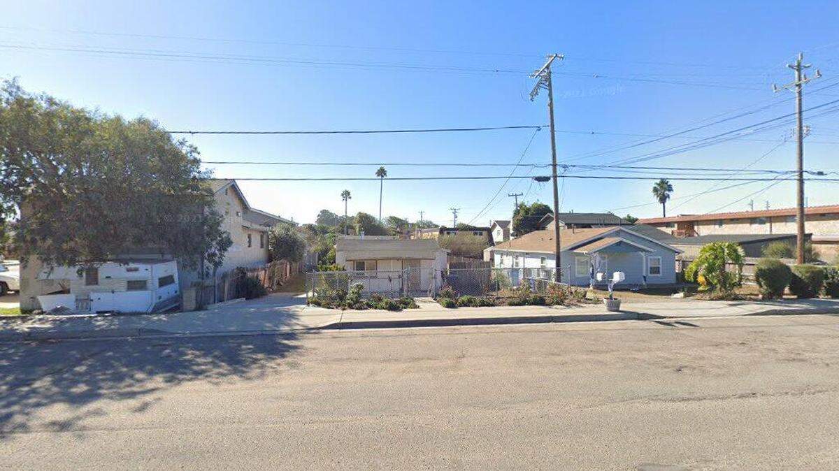 House on 400 block of Longbranch Avenue