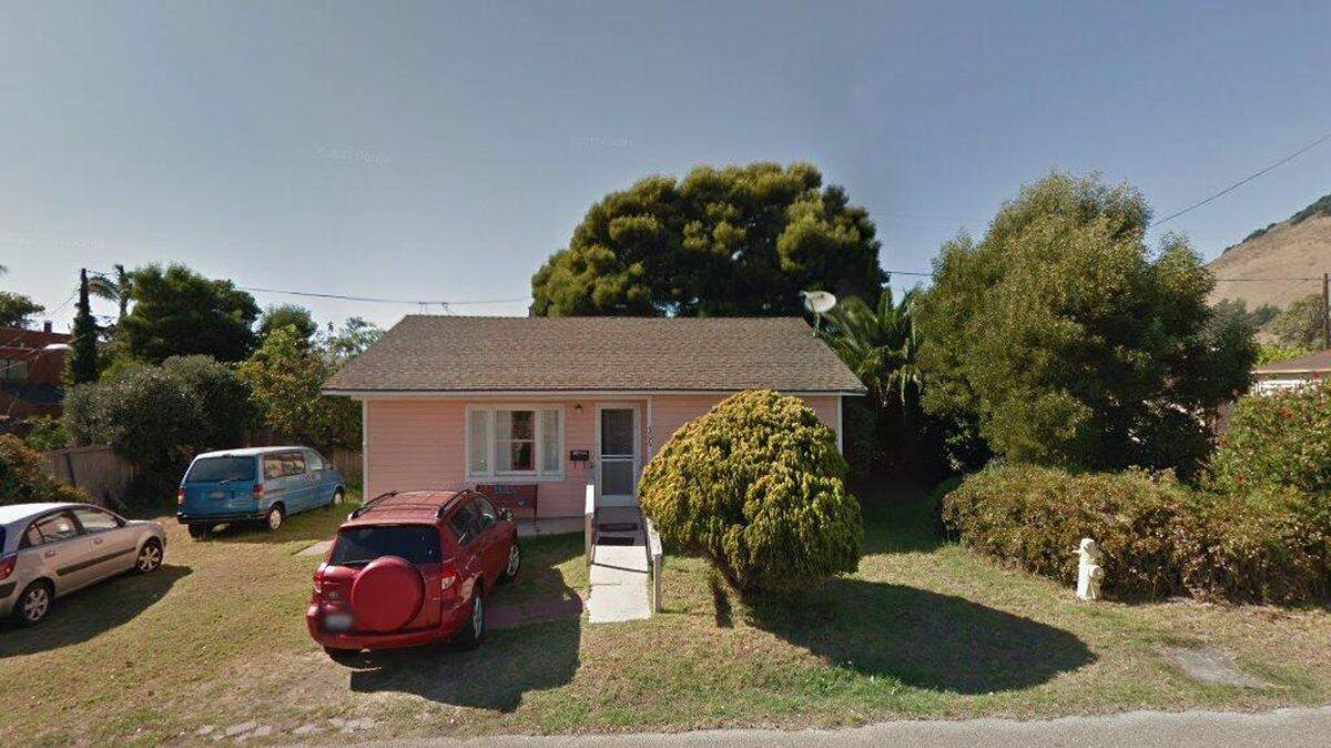 House on 300 block of Pier Avenue