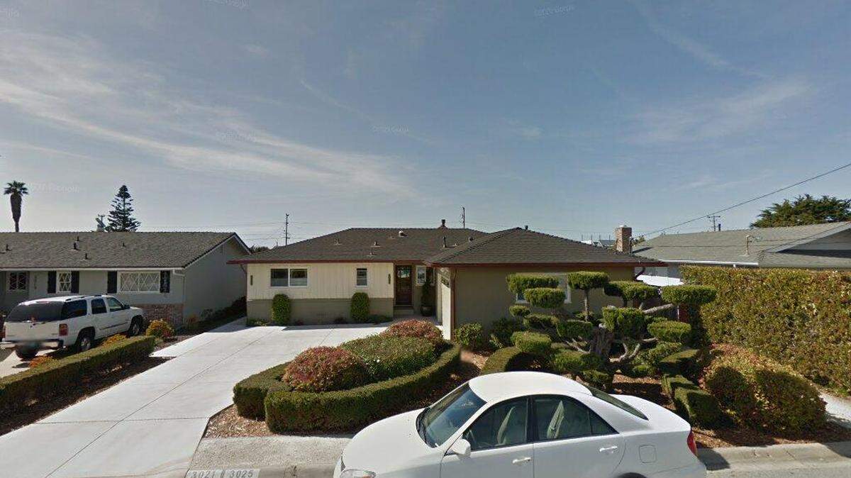 House on 3000 block of Sandalwood Avenue