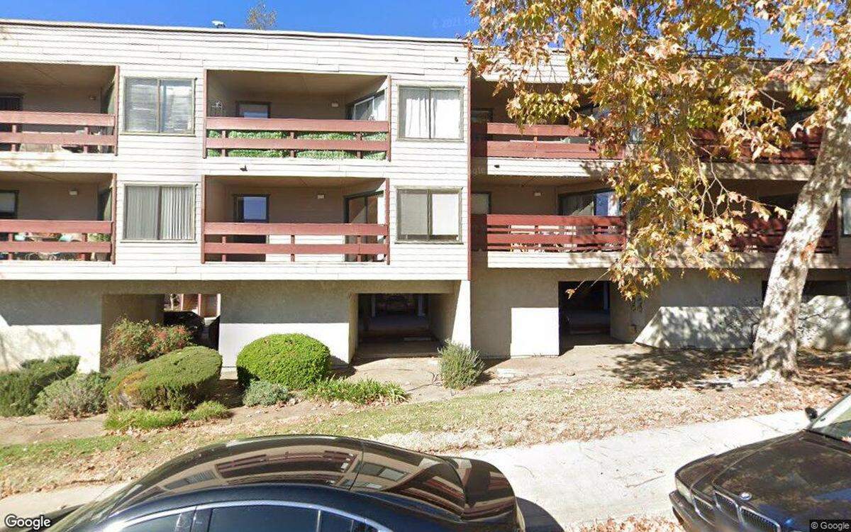 Apartment building on 1000 block of Willow Circle
