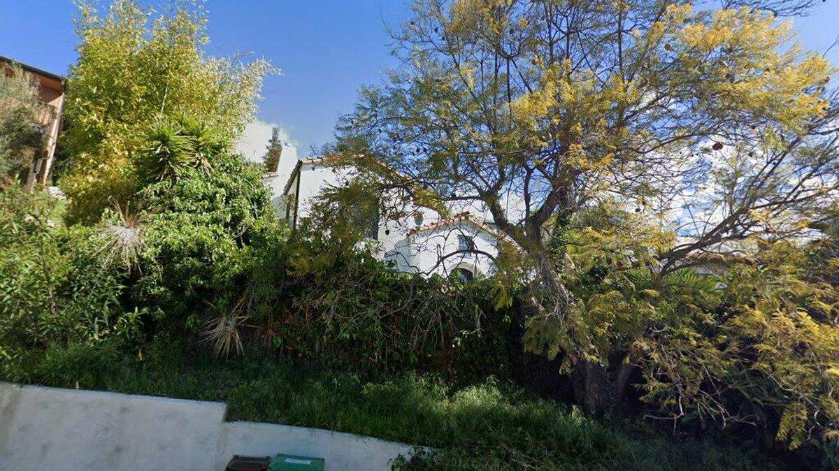 House on 800 block of Windsor Way