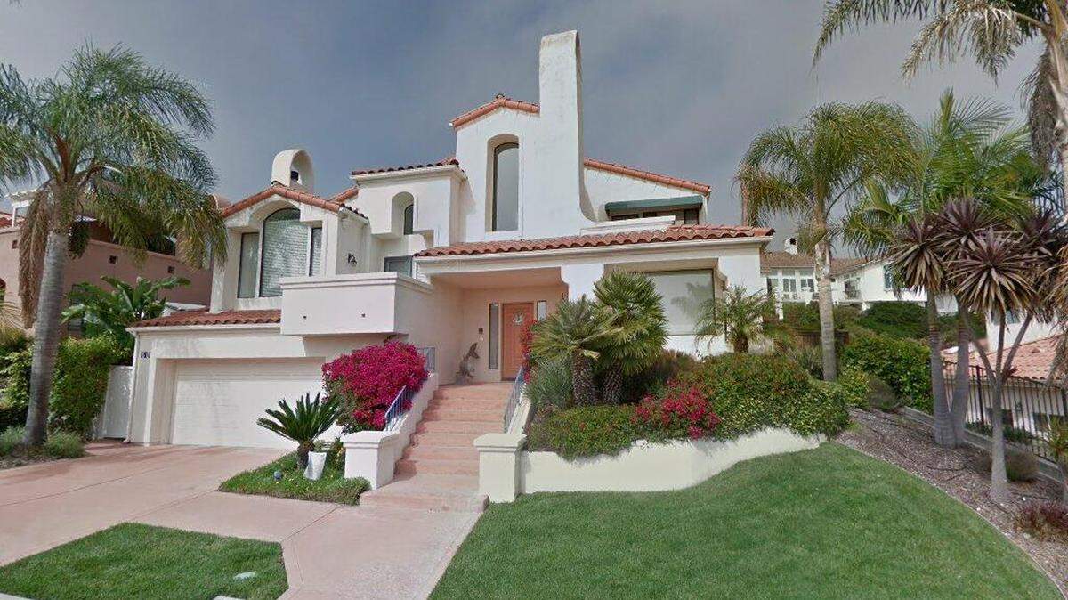 House on first block of La Garza