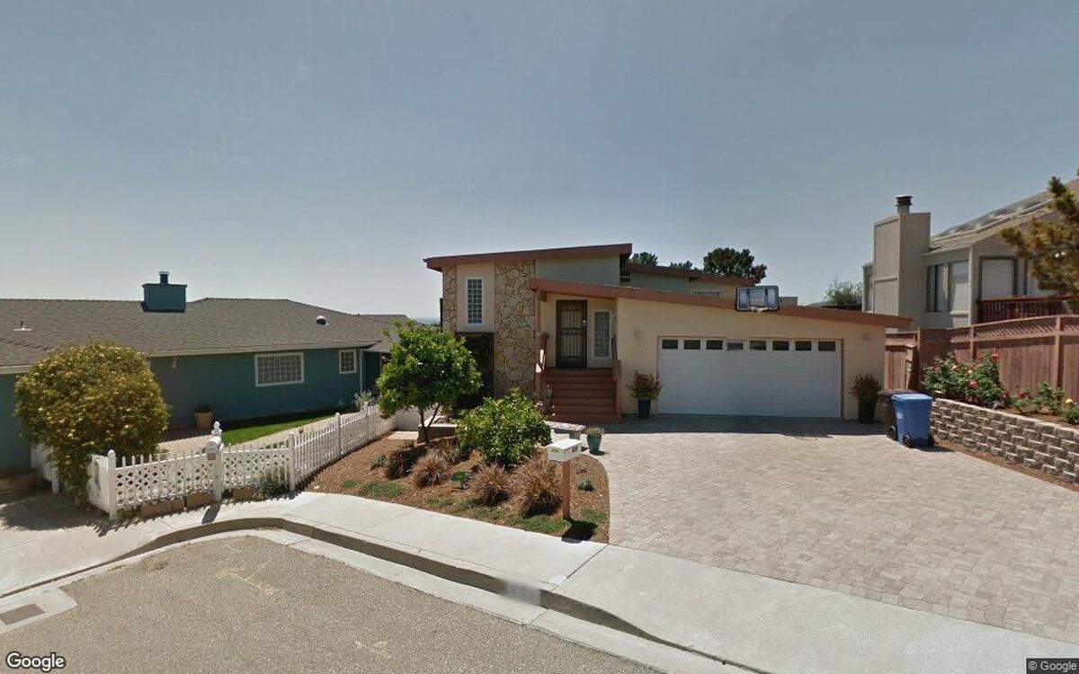 House on 900 block of Bakersfield Street