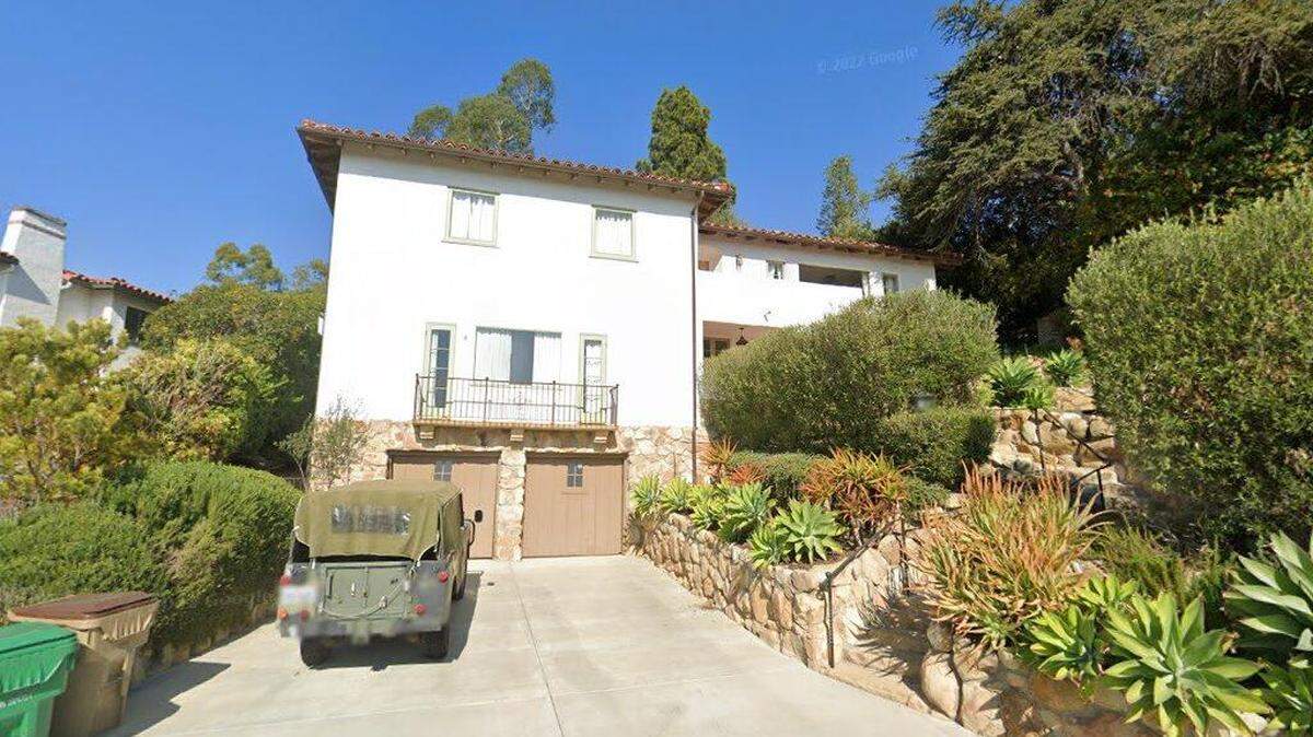 House on 800 block of De La Guerra Terrace