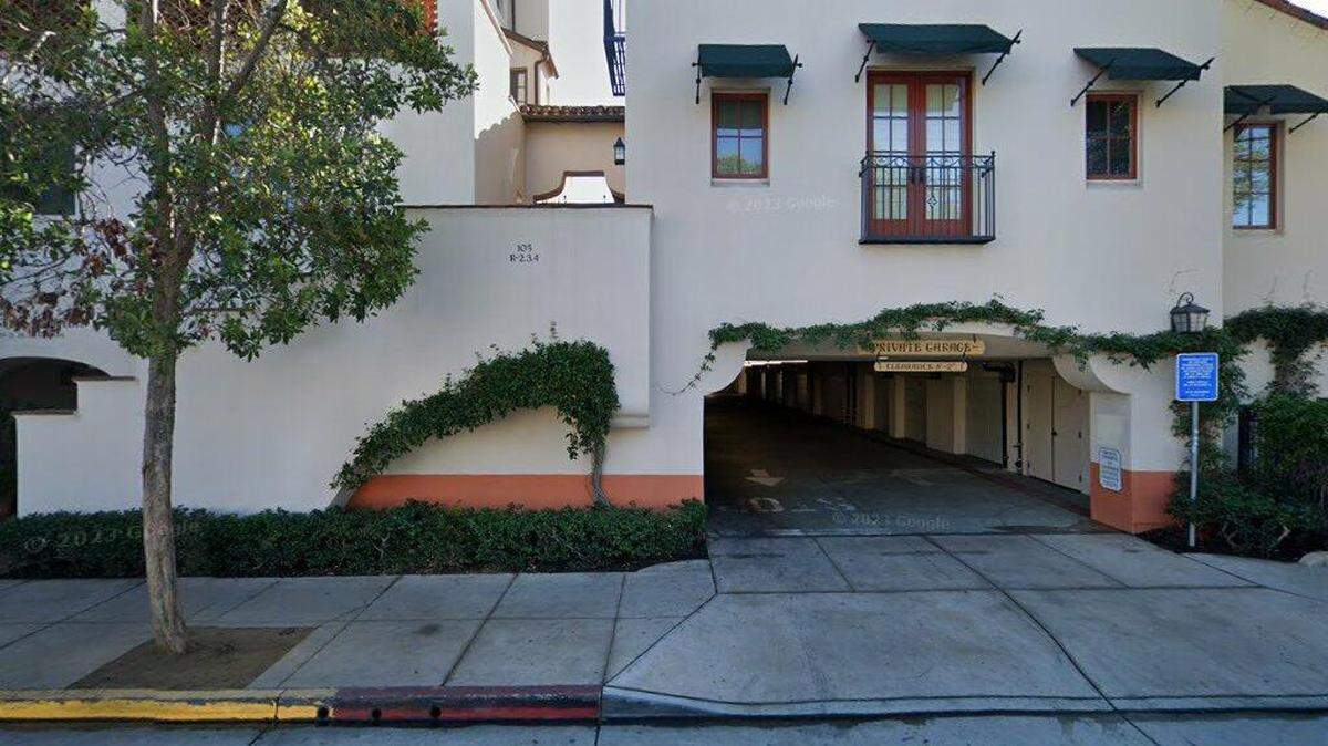 House on 100 block of West De La Guerra Street