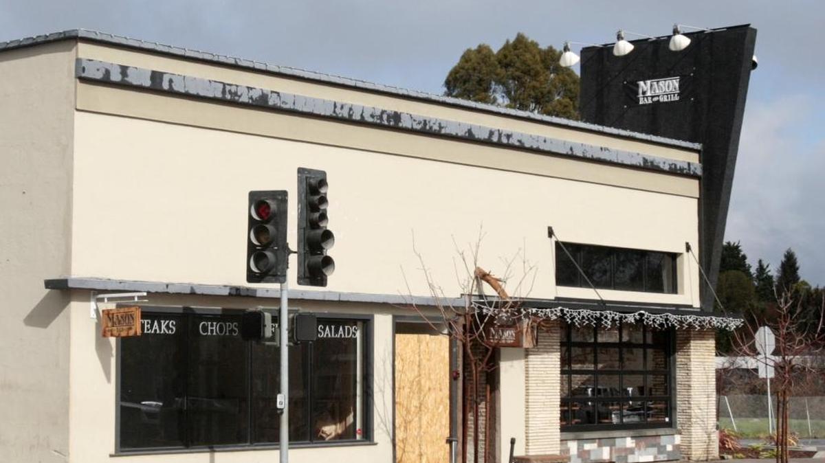 Mason Bar and Grill at the corner of Mason and Branch streets in Arroyo Grande is expanding into the space formerly occupied by Robert’s Restaurant.