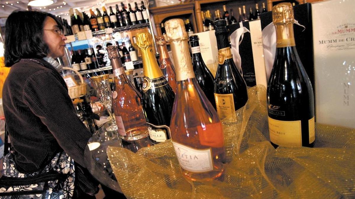 Sparkling wine at the Wine Attic in Paso Robles in 2006. Somm’s Kitchen sommelier Ian Adamo will lead a wine education workshop featuring sparkling wines in Paso Robles on Monday, April 24, 2017.